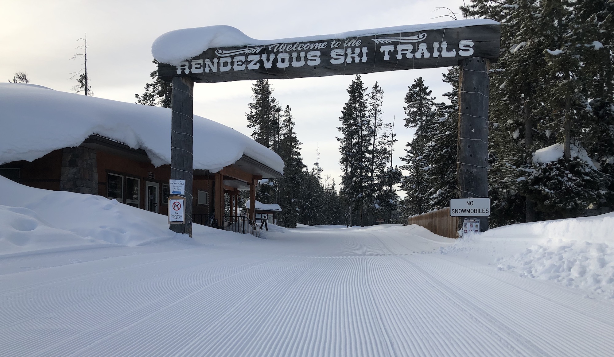 Cross country skiing at Rendezvous Trails