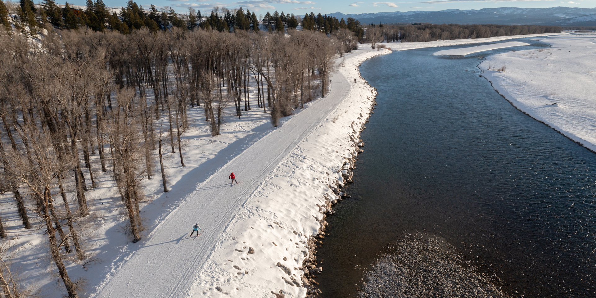 Cross country skiing at Wilson / Snake River Dike 