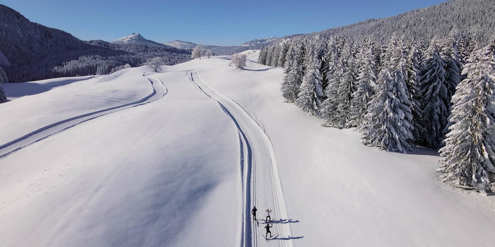 Cross country skiing at Domaine Nordique des Glières