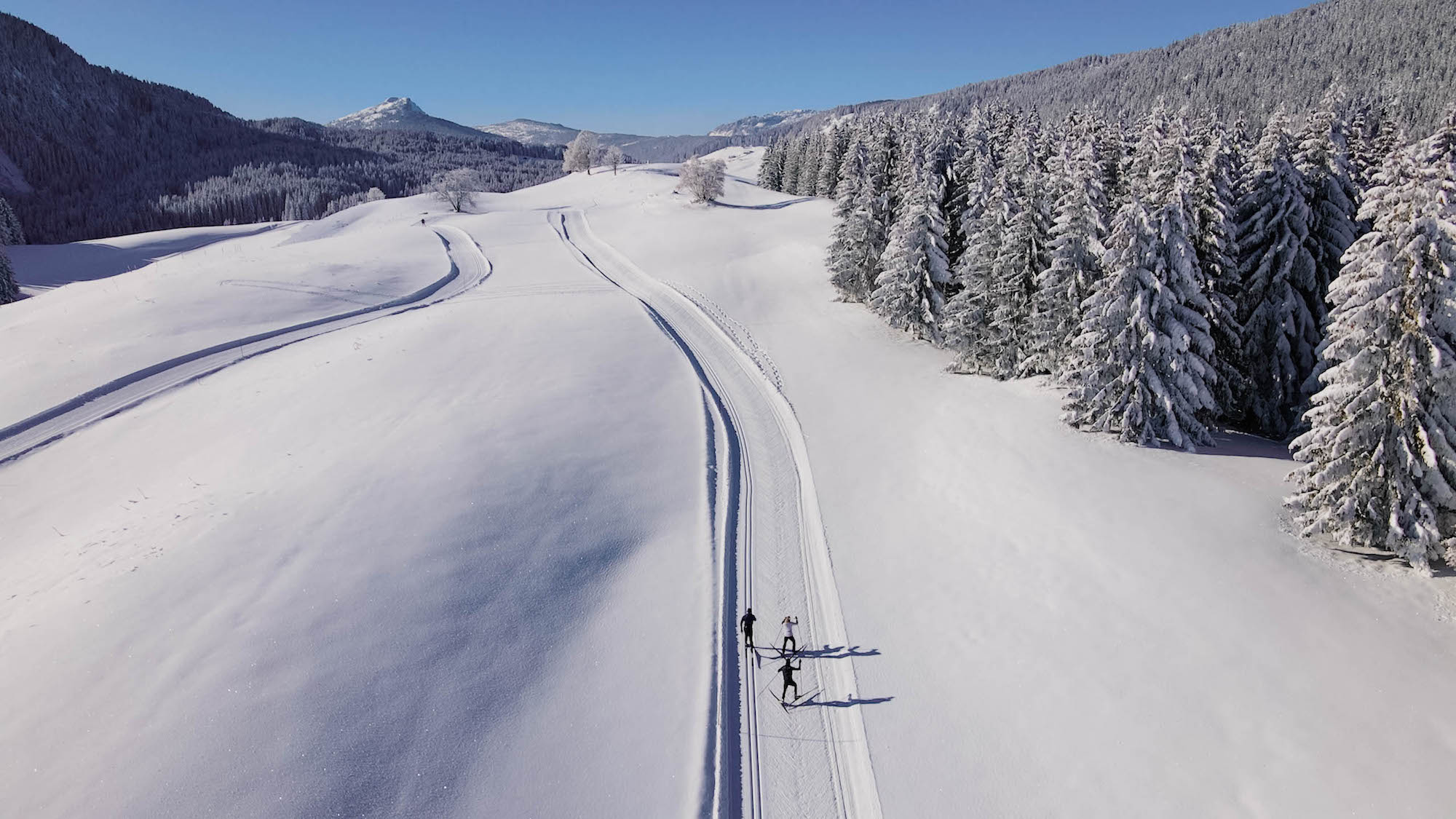 Cross country skiing at Domaine Nordique des Glières