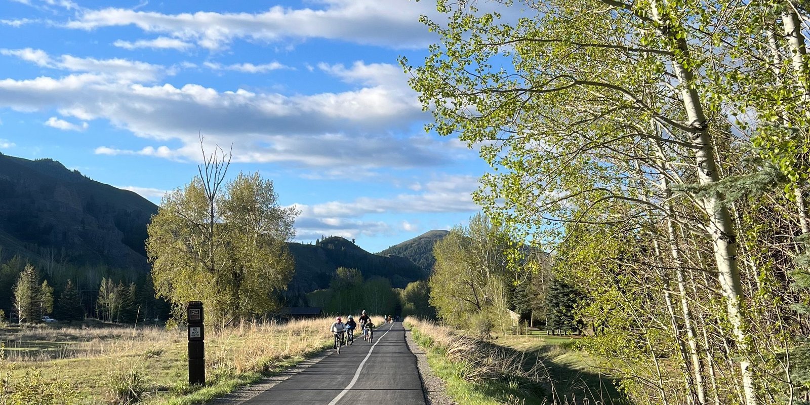 Cross country skiing at Wood River Trail / Paved Paths