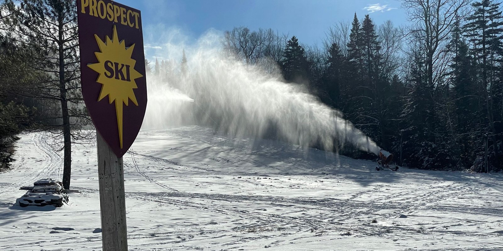 Cross country skiing at Prospect Mountain