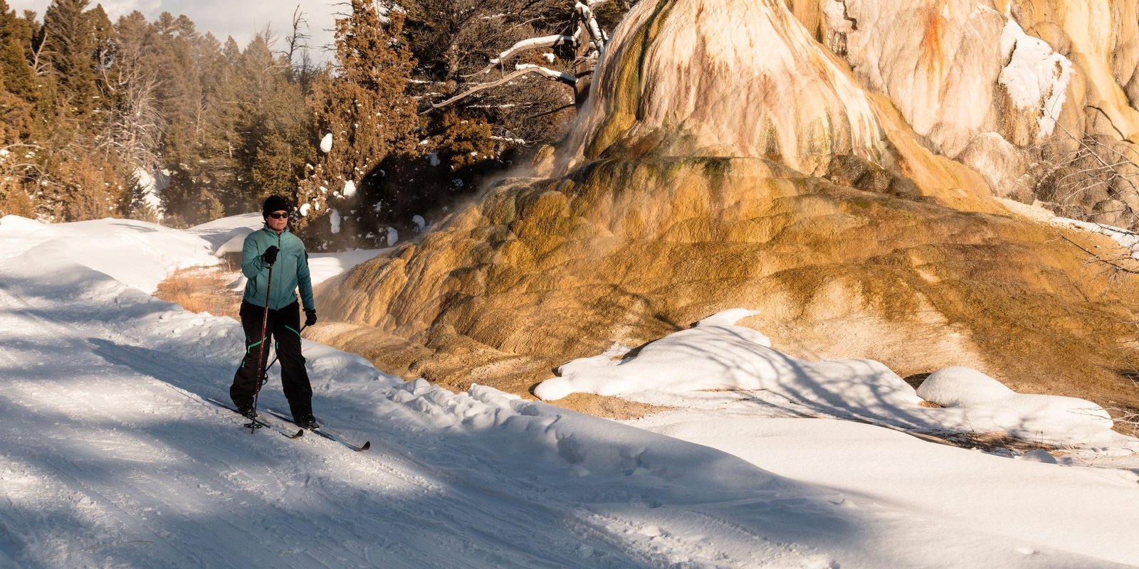 Cross country skiing at Mammoth Ski Trails
