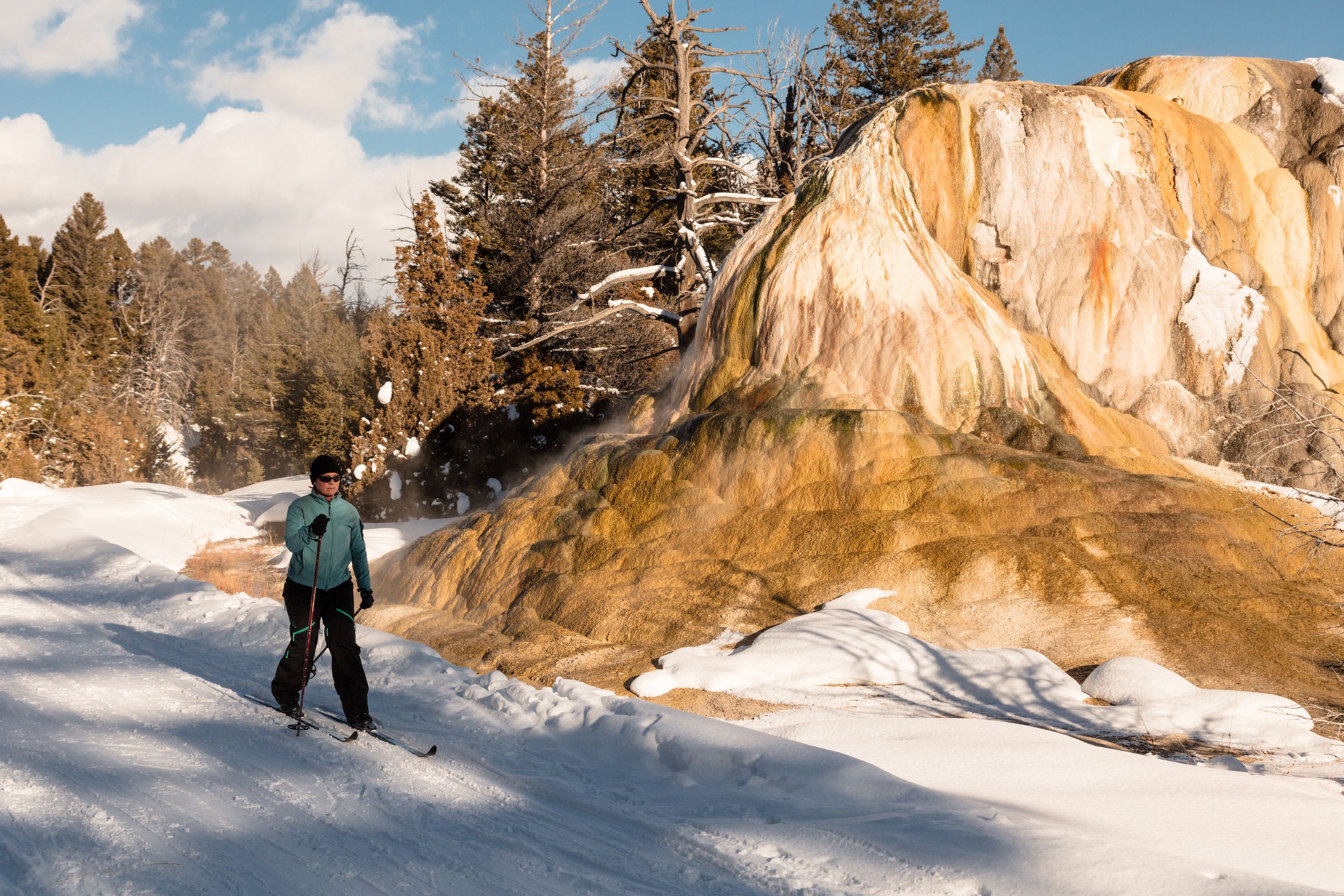 Cross country skiing at Mammoth Ski Trails