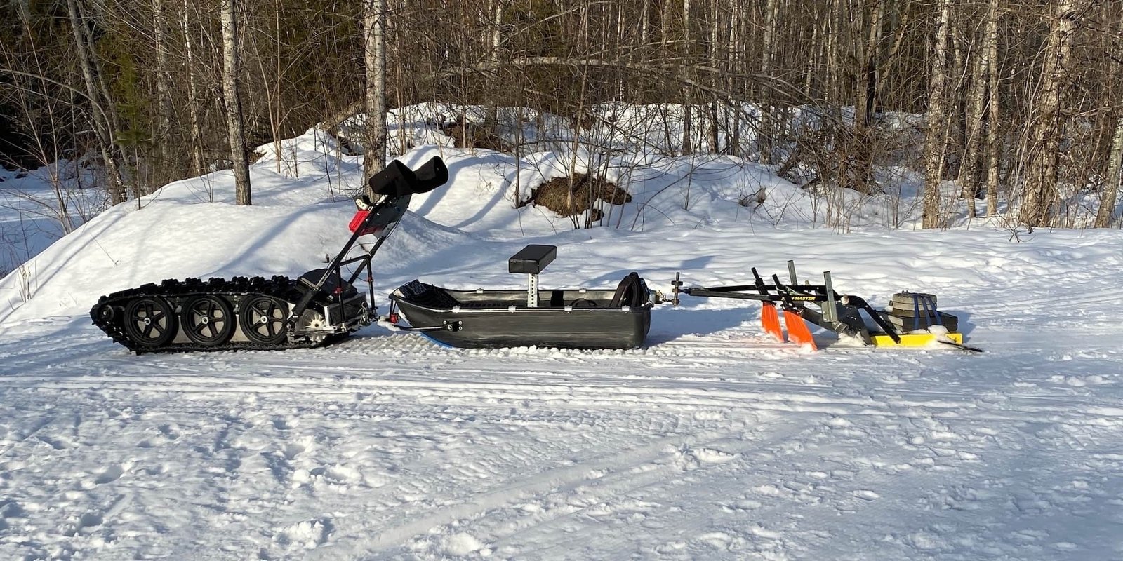 Cross country skiing at Illecillewaet Greenbelt Society